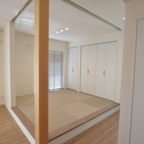 グレーの外観がカッコいい家