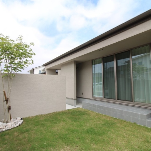 洗練された美と居心地の良さを両立した平屋